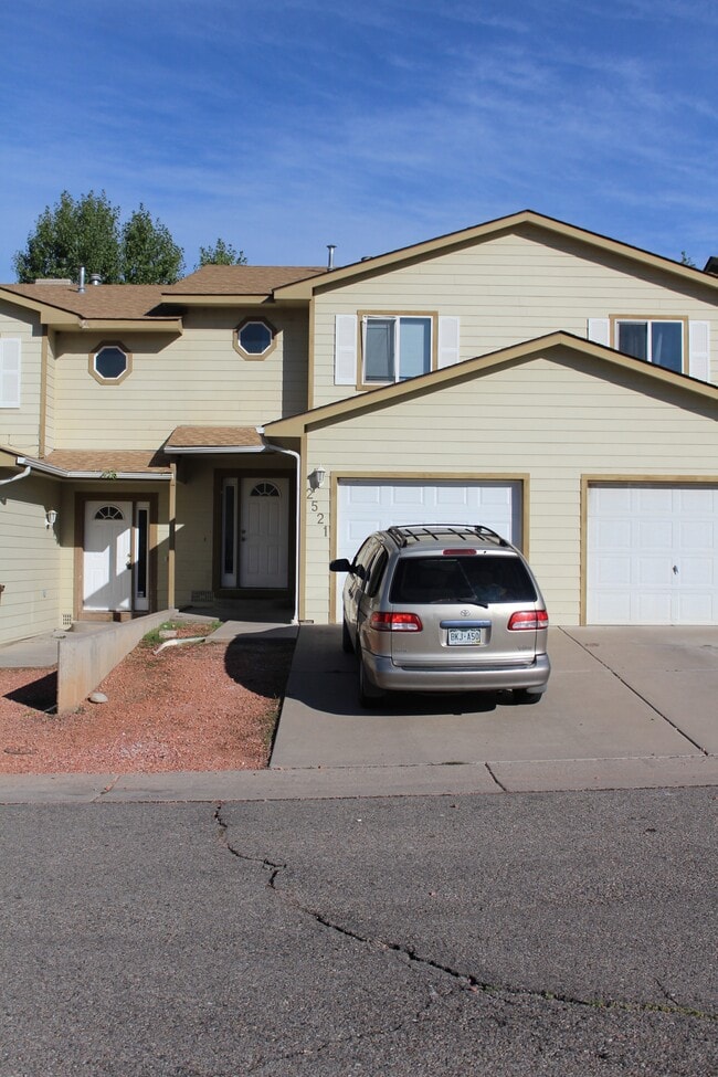property at 2521 Meadow Cir