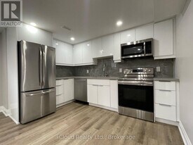 22 Decarie Cir in Toronto, ON - Building Photo
