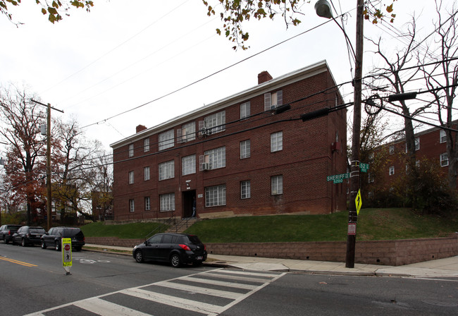 Sheriff Apartments in Washington, DC - Foto de edificio - Building Photo