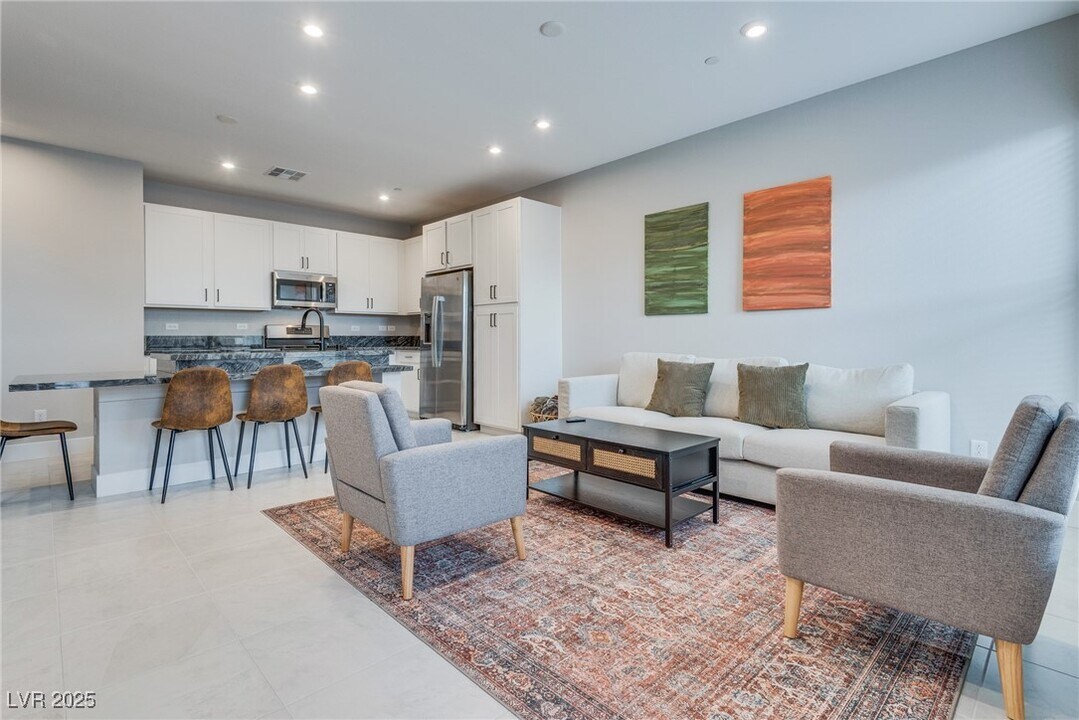 9812 Kings Glen St in Las Vegas, NV - Building Photo