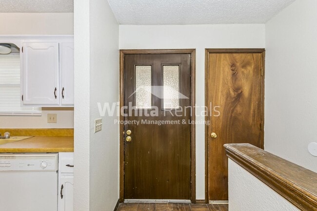 2337 N Rutland Ct in Wichita, KS - Building Photo - Building Photo