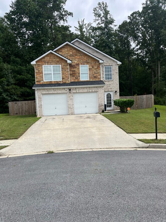 215 Horseman Run in Palmetto, GA - Building Photo