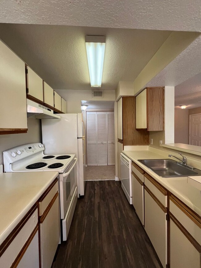 1021 S Hiawassee Rd in Orlando, FL - Building Photo - Building Photo