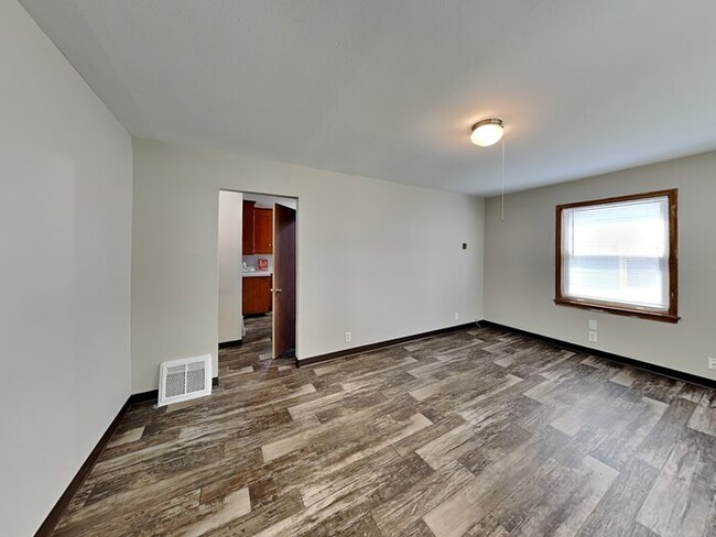 4906 N Newton Ave in Minneapolis, MN - Foto de edificio - Building Photo