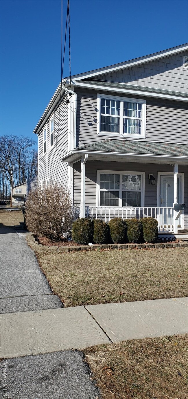 19 Stuart Ave in Wappingers Falls, NY - Building Photo - Building Photo