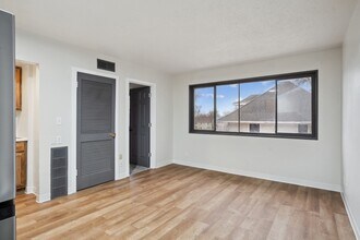 1718 C Ave NE in Cedar Rapids, IA - Building Photo - Building Photo