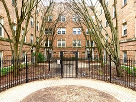 839 E 52nd St in Chicago, IL - Building Photo