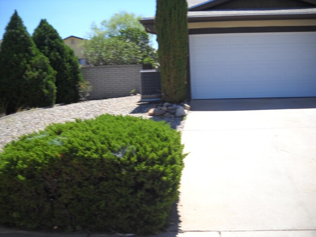 2210 S Iris Dr in Sierra Vista, AZ - Building Photo - Building Photo