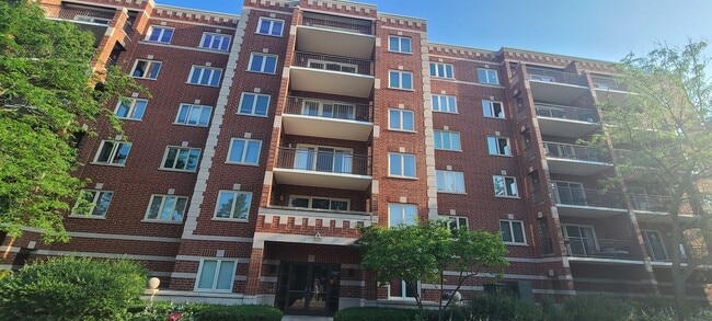 property at 5005 Warren St