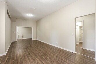 2839 Spring Park Rd in Jacksonville, FL - Building Photo - Building Photo