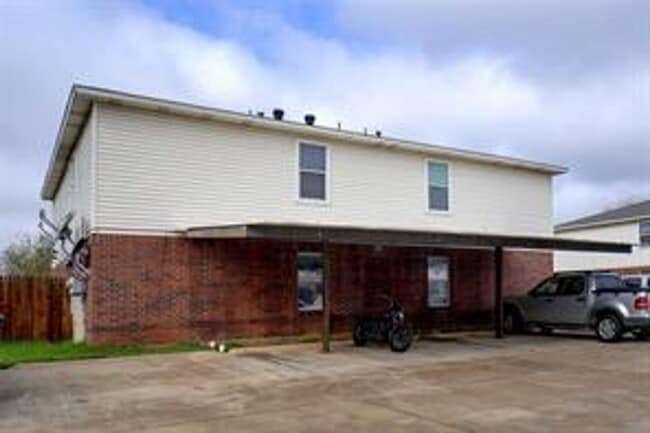 300 S Magnolia St in Crowley, TX - Building Photo - Building Photo