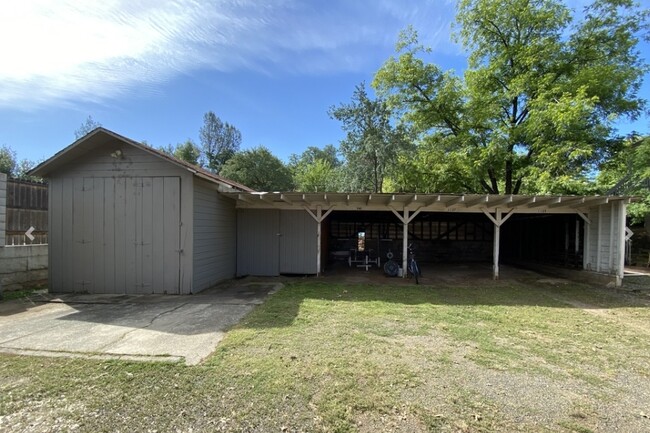 1135-1143 Magnolia Ave in Redding, CA - Building Photo - Building Photo