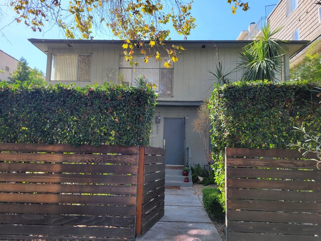 809 N Las Palmas Ave, Unit 1