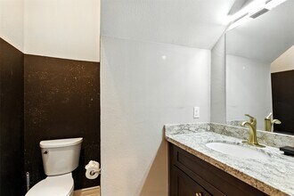 5105 Ricky St in Houston, TX - Foto de edificio - Building Photo