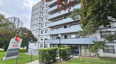 898 Jane St in Toronto, ON - Building Photo - Building Photo