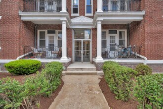 325 Summit Ave, Unit #203 in Boston, MA - Building Photo - Building Photo