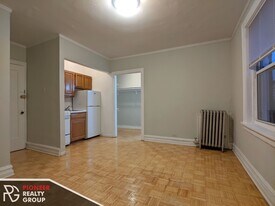 717 W Belmont Ave, Unit 507 in Chicago, IL - Building Photo