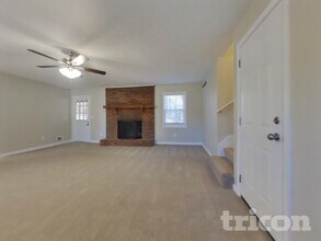 2083 Skyhawk Ln in Acworth, GA - Foto de edificio - Building Photo