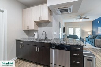 655 W Mallard Creek Church Rd in Charlotte, NC - Building Photo - Building Photo