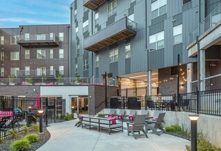 Vivere Apartments in La Vista, NE - Foto de edificio - Building Photo