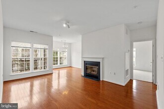 4131 Fountainside Ln in Fairfax, VA - Building Photo - Building Photo