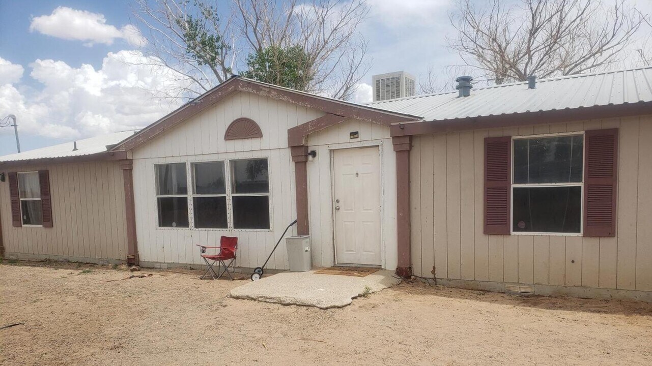 10 Cloud Ct in Belen, NM - Building Photo
