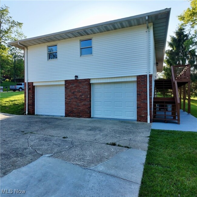 16 Chaucer Ct in St. Clairsville, OH - Building Photo - Building Photo