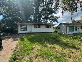 236 Mc Alpine Dr in St. Louis, MO - Building Photo