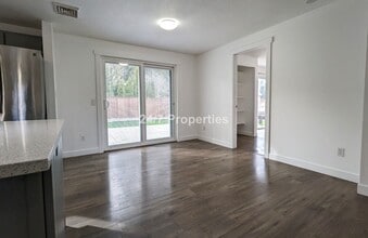564 Hartke Loop in Oregon City, OR - Building Photo - Building Photo