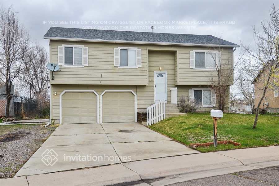 2590 Fairplay Way in Aurora, CO - Building Photo