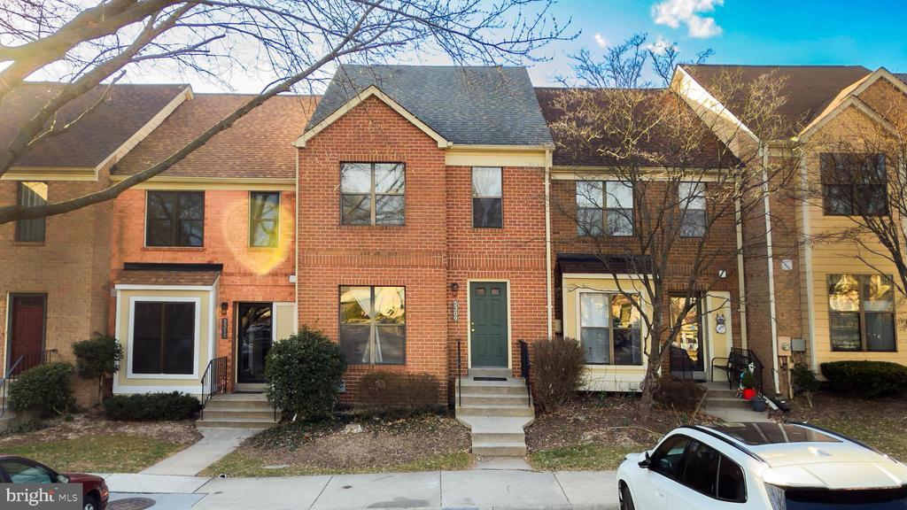 5309 King Charles Way in Bethesda, MD - Building Photo