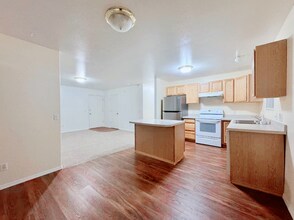 9033 Dewberry St in Anchorage, AK - Foto de edificio - Building Photo