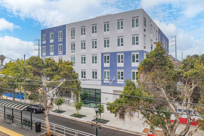 2551 Commercial St
