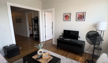 1932 Beacon St, Unit 3 in Boston, MA - Building Photo - Building Photo