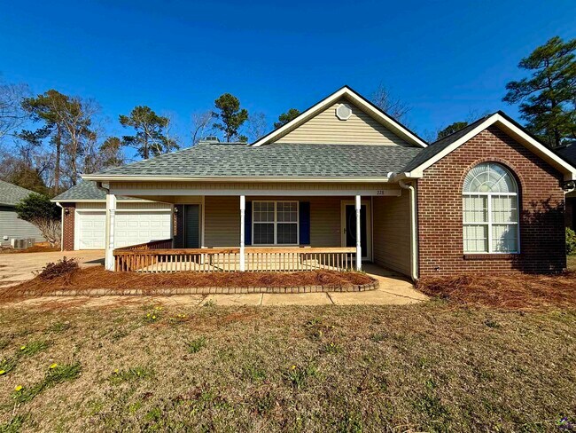 228 Sunflower Dr in Bonaire, GA - Building Photo - Building Photo