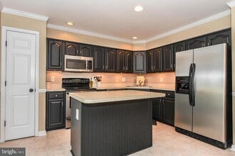 6627 Commodore Ct in New Market, MD - Foto de edificio - Building Photo