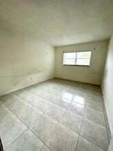 7640 SW 10th St, Unit b in North Lauderdale, FL - Building Photo - Building Photo