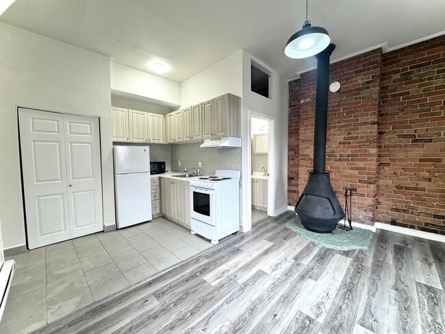 181 Gerrard St E in Toronto, ON - Building Photo - Building Photo