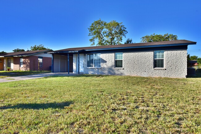 1013 W Sprague St in Edinburg, TX - Building Photo - Building Photo