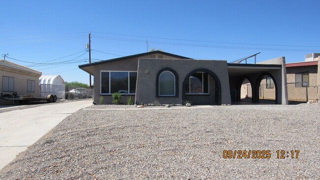 property at 3711 Garnet Cir