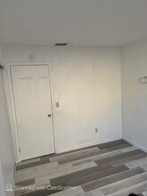 8142 Scottsdale Dr, Unit Room 1 in Sacramento, CA - Foto de edificio - Building Photo