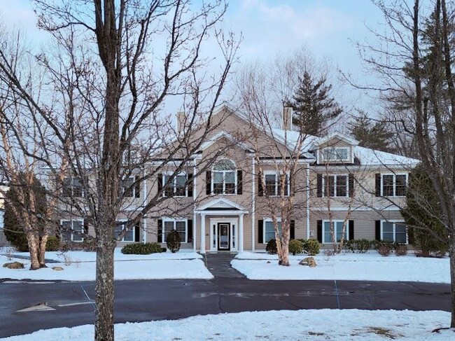 55 Roundabout Wy in Manchester, NH - Foto de edificio - Building Photo