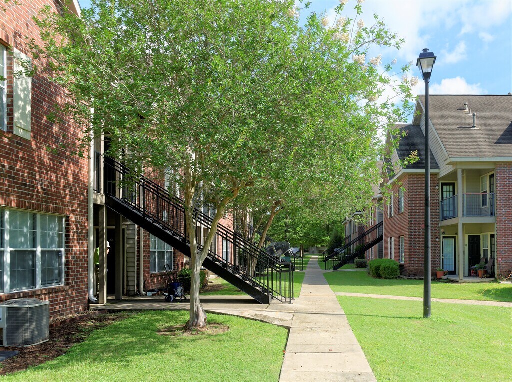 Hidden Oaks at Siegen Baton Rouge, LA Apartments