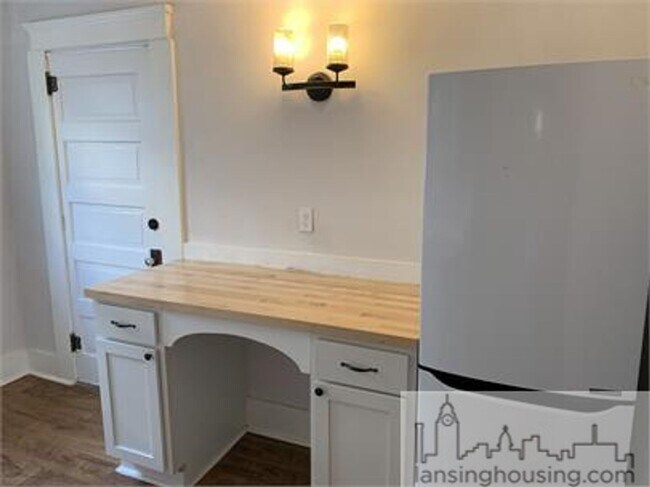 318 E Hillsdale St in Lansing, MI - Building Photo - Building Photo