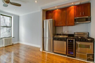 East 18th Street in New York, NY - Foto de edificio - Building Photo