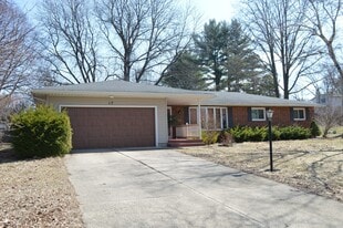 17 Dumont Cir in Madison, WI - Building Photo