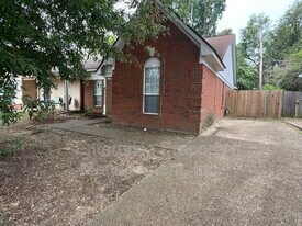 3913 Oak Branch Cir E in Memphis, TN - Building Photo