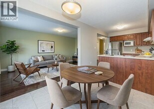 468 Doon S Dr in Kitchener, ON - Building Photo - Building Photo