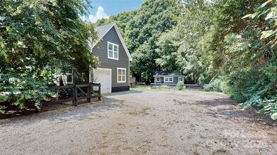5229 Mt Holly-Huntersville Rd in Charlotte, NC - Building Photo - Building Photo