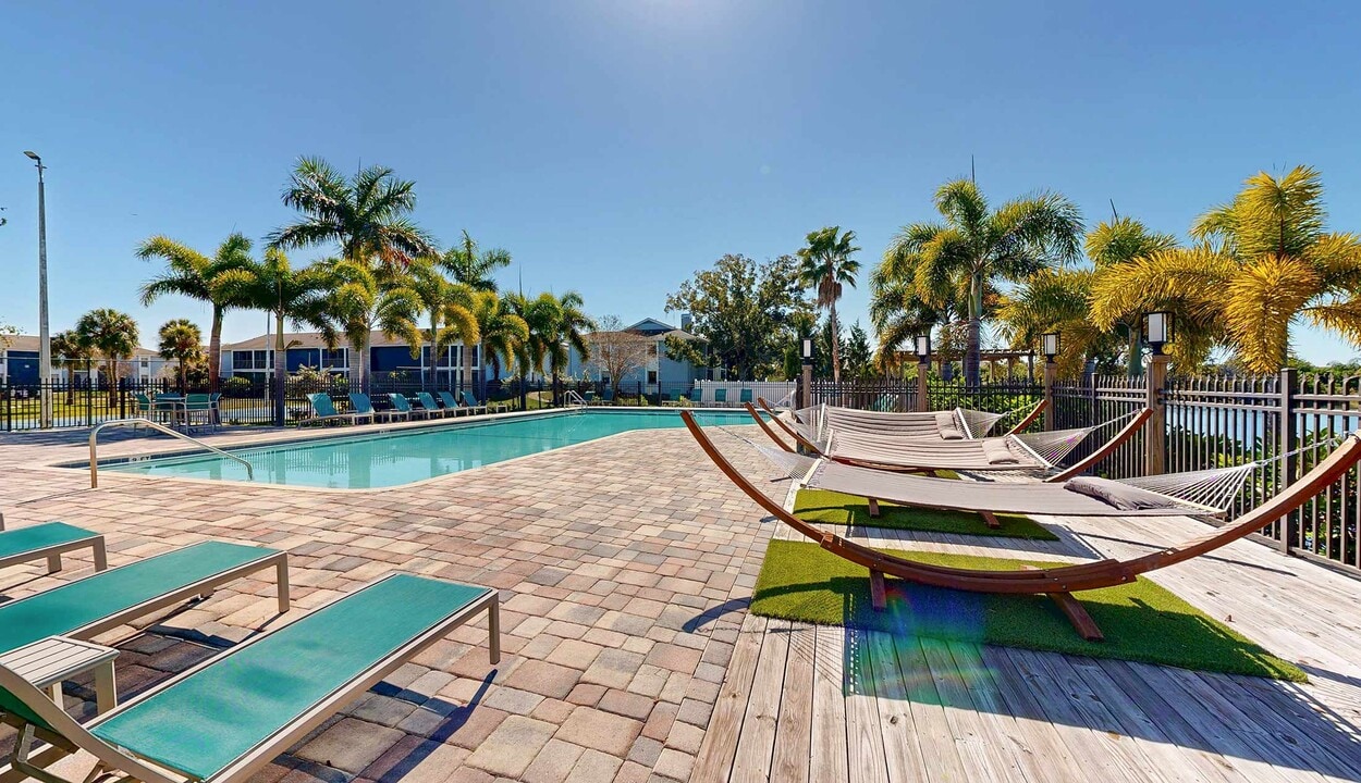 Inlet Bay at Gateway in St. Petersburg, FL - Foto de edificio